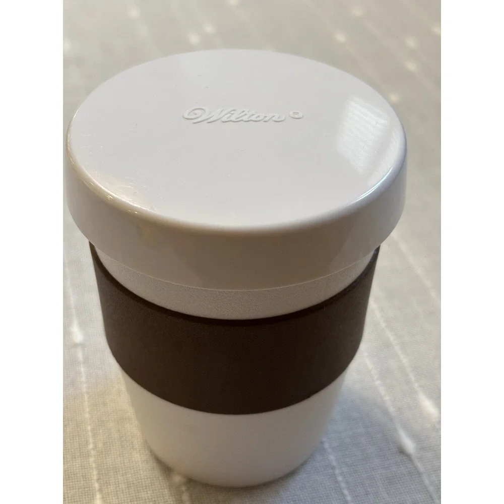 EUC Wilton Powdered Sugar Shaker With Storage Lid Baking Decoration Kitchen Tool
